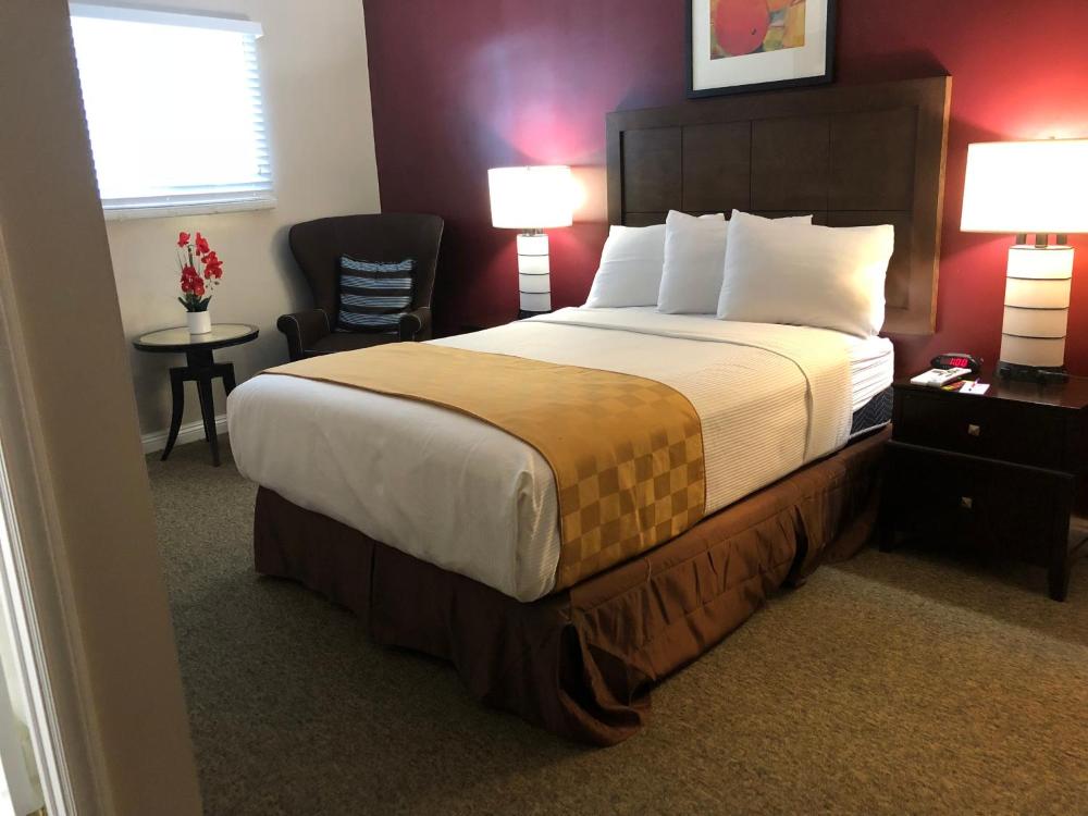 Queen Room - Non-Smoking interior